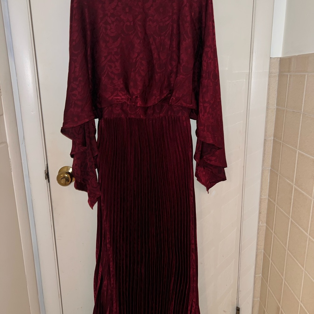 Elegant Burgundy Pleated Bell Sleeve Dress SMALL